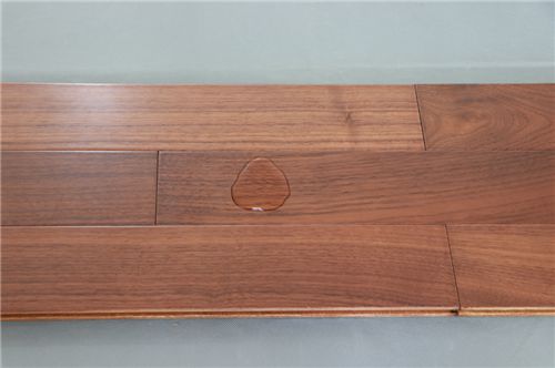 產(chǎn)品測(cè)評(píng)：林昌黑胡桃人字拼實(shí)木復(fù)合地板