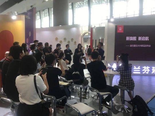 芬琳漆建博會上推出16款新產(chǎn)品，高端漆刷新環(huán)保新高度